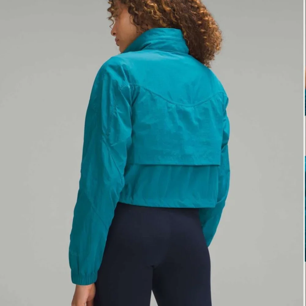 Lululemon Evergreen Cropped Anorak in Hawaiian Blue